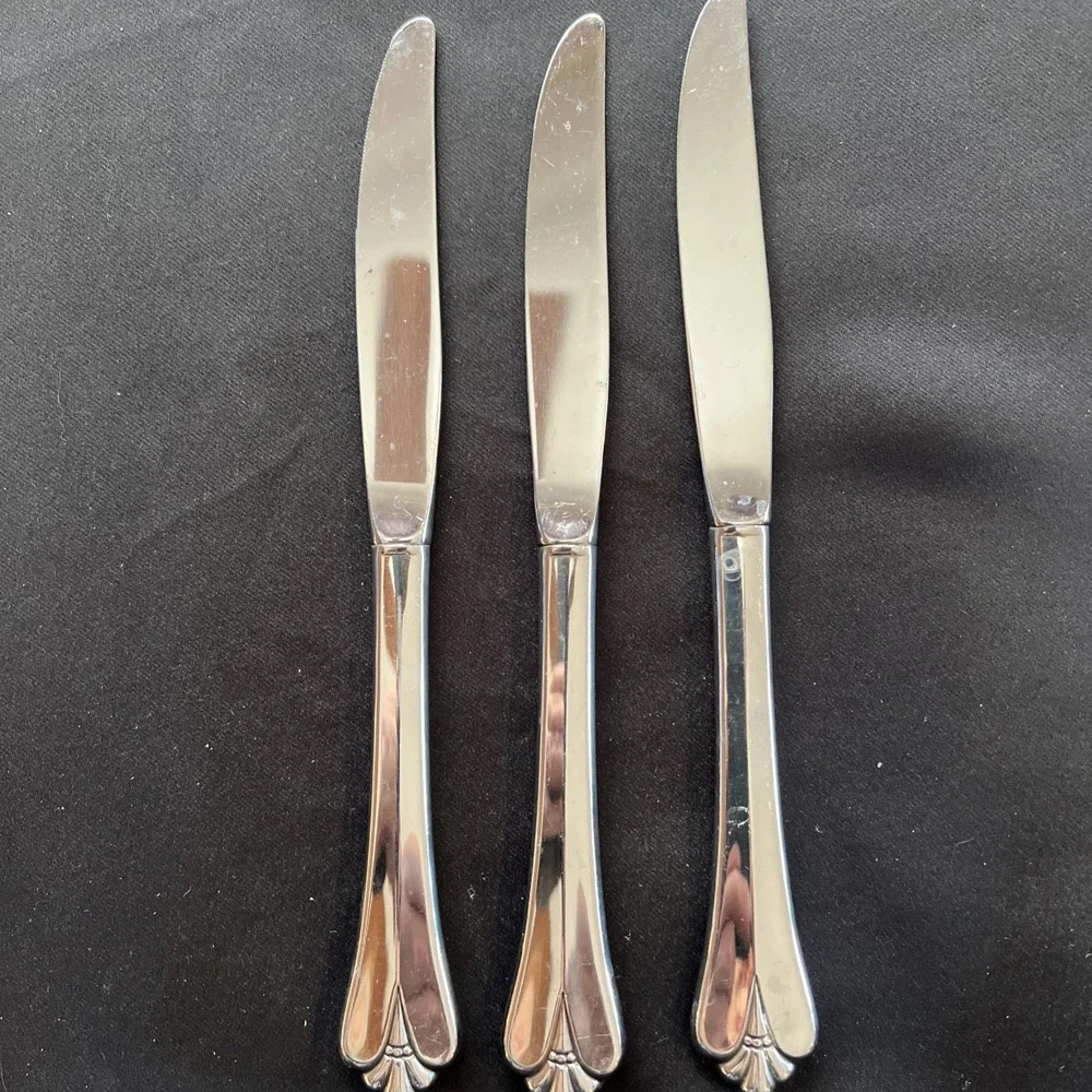 3 - Oneida ROYAL FLUTE  Serated Steak Knife Stainless Flatware‎ Silverware